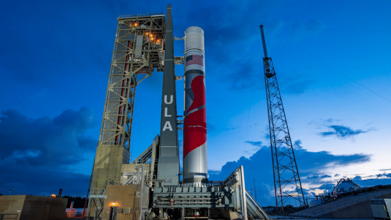 Ракета Vulcan Centaur на стартовом комплексе космодрома / © ULA