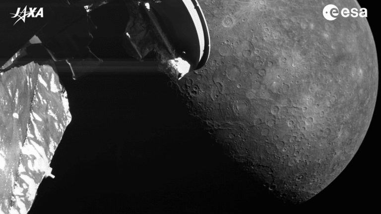 Европейско-японский космический аппарат BepiColombo совершает свой третий гравитационный маневр у Меркурия / © ESA / JAXA
