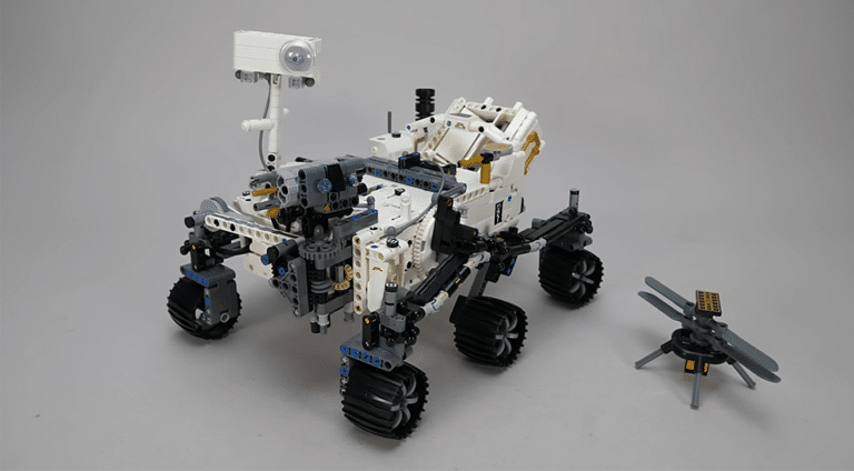 Модель марсохода Perseverance вместе с дроном Ingenuity  / © Lego / RacingBrick