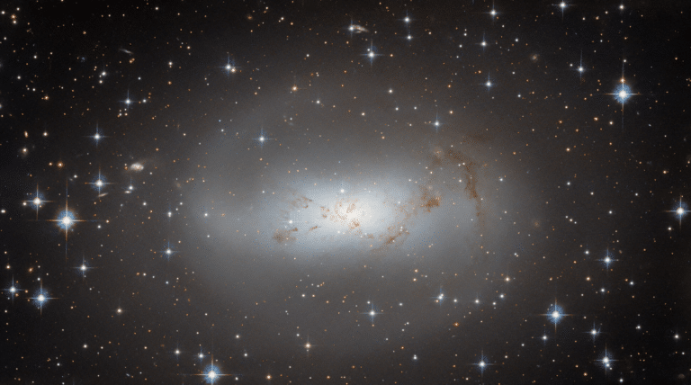 Галактика ESO 174-1  /  © ESA/Hubble & NASA, R. Tully