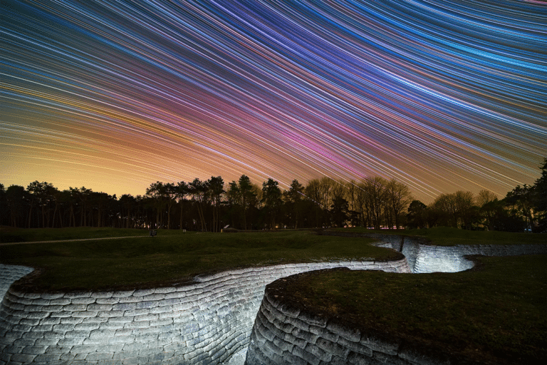 Небесный экватор над мемориалом окопов времен Первой мировой войны / © Louis Leroux-Gere