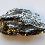 Железные метеориты и вулканическая пыль могли подготовить появление жизни на Земле
