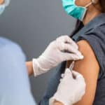 Алюминий, ртуть, формальдегид и еще три «опасных» компонента вакцин: нужно ли их бояться?