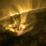 Астрономы впервые наблюдали «звездопад» в солнечной короне