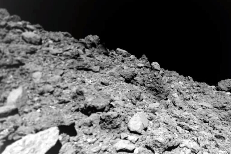 Снимок поверхности астероида Рюгу