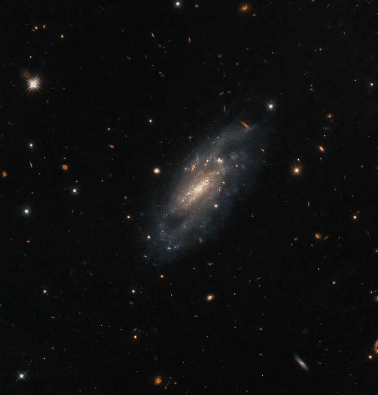 Галактика UGC 11860 / © ESA/Hubble & NASA, A. Filippenko, J. D. Lyman
