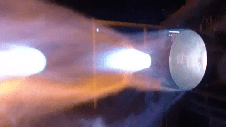 Кадр видео с испытаний ракетного двигателя Blue Origin BE-4 / © Blue Origin
