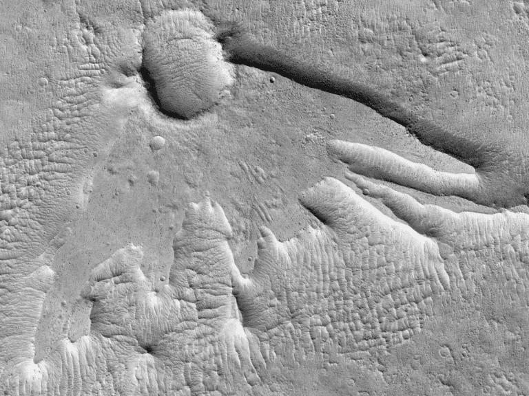 Ударный кратер на Марсе / © NASA / JPL-Caltech / UAArizona