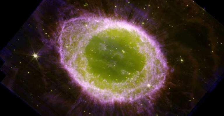 Туманность Кольцо /  © NASA/ESA/CSA/Institute for Earth and Space Exploration/JWST Ring Nebula Imaging Project