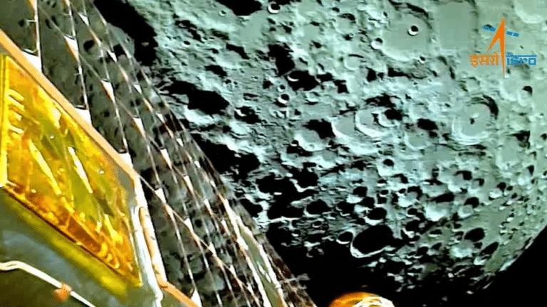 Снимок Луны со станции «Чандраян-3» / © Hindustan Times