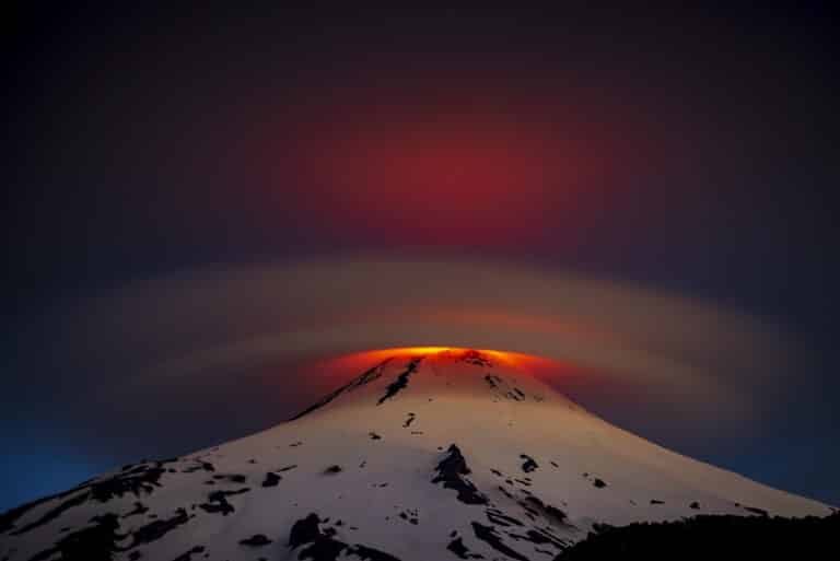 Второе место в категории «Пейзажная природа», вулкан Вильяррика в Чили / © Francisco Negroni