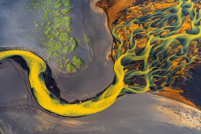 Третье место в категории «Аэроснимки», реки Исландии/ © Robert Bilos