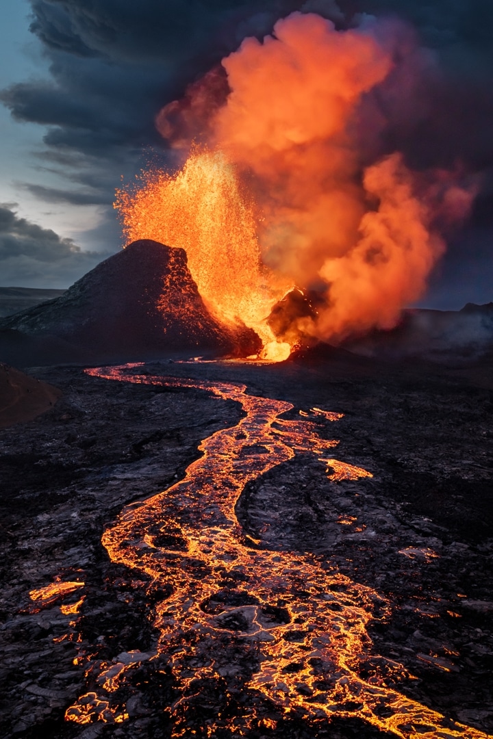 Третье место в категории «Пейзажная природа», извержение вулкана в Исландии / © Ryan Fitzsimons