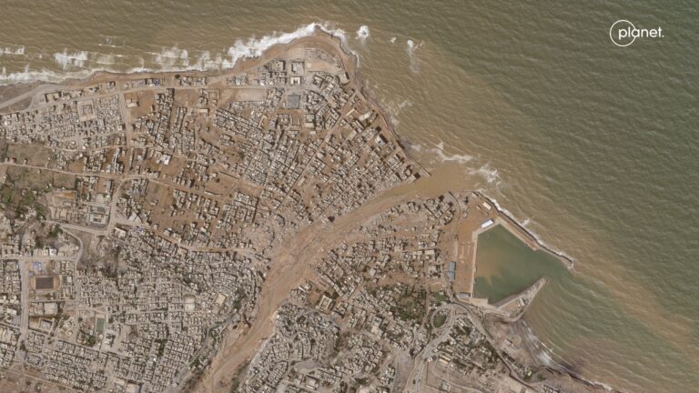 Спутниковый снимок Дерны после наводнения, вызванного ураганом «Даниэль», сделанный 12 сентября / © Planet