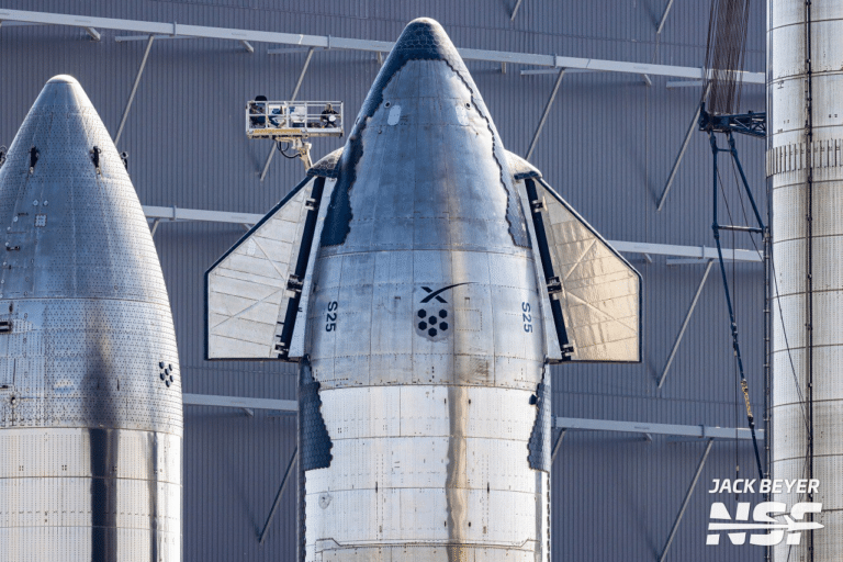 Процесс подготовки прототипа Starship S25 к полету / © NSF