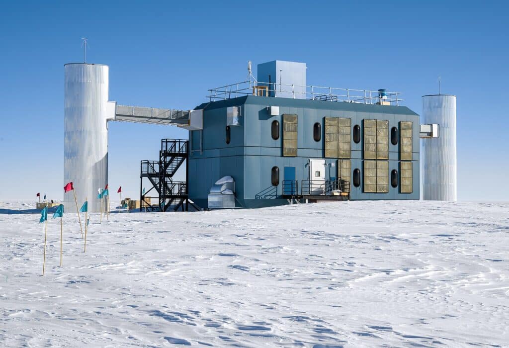 Нейтринная обсерватория IceCube