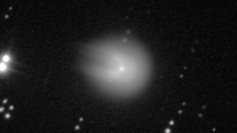 Комета 12P/Понса — Брукса  / © Comet Chasers / Richard Miles
