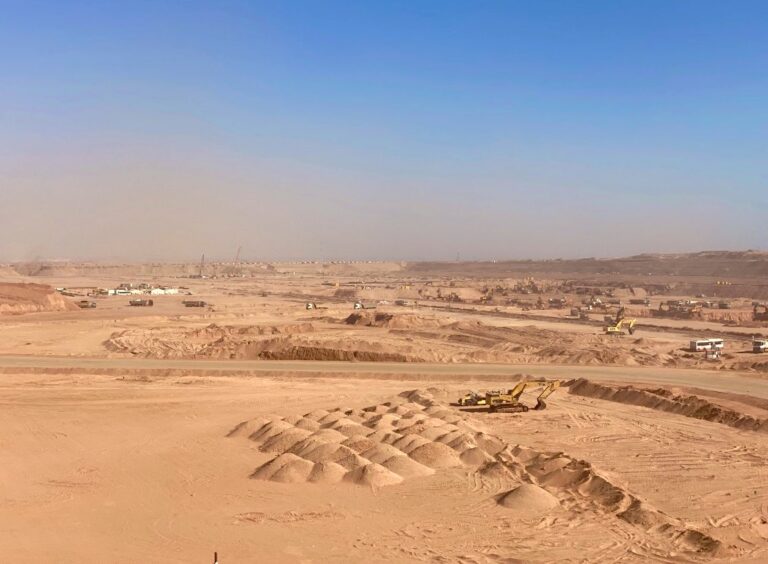 Строительство мегаполиса «Зеркальная линия» / © SaudiProject 