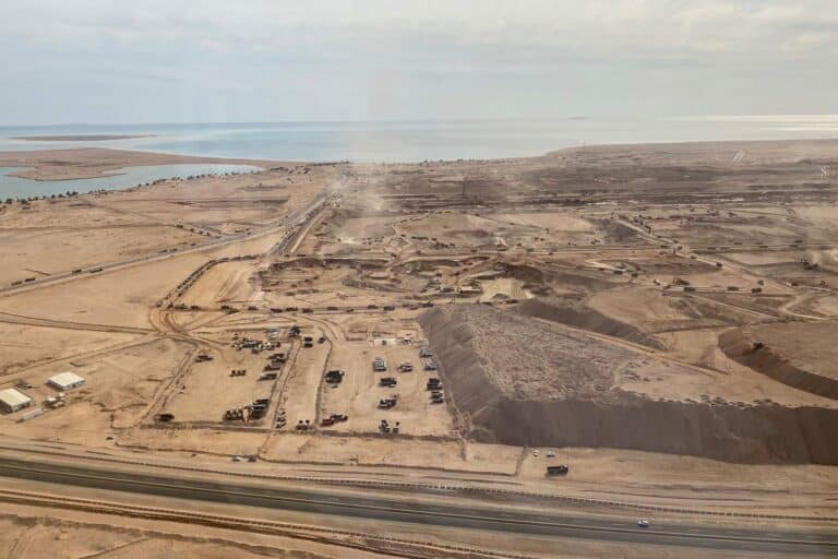 Строительство мегаполиса «Зеркальная линия» / © SaudiProject 