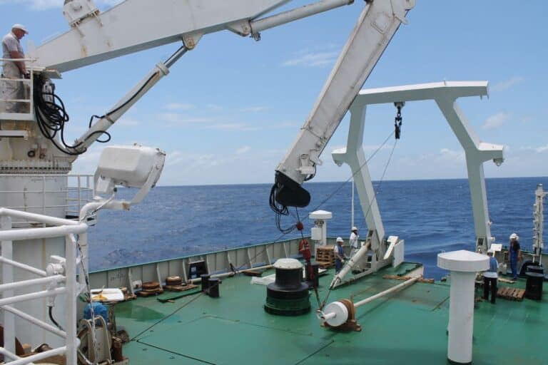 Научная экспедиция проводила прямые измерения на корабле в Центральной Атлантике. Источник: Наталья Брой