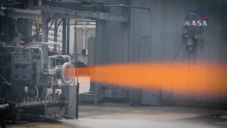 Испытание сопла ракеты, напечатанного на 3D-принтере / © NASA