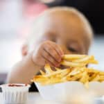 Эмоциональные дети едят больше, когда им скучно