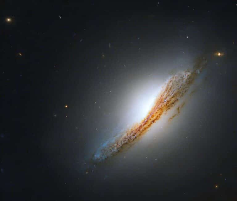 Галактика NGC 612 / © NASA