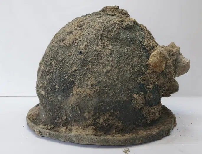 Древнегреческий шлем обнаруженный в Элеа-Велия /  © Italian Ministry of Culture 