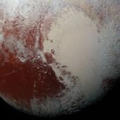Обработанный снимок Плутона, сделанный межпланетной станцией «Новые горизонты» в июле 2015 года
