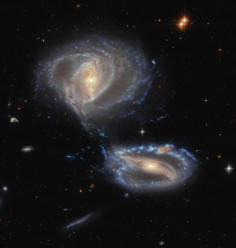 Столкновение галактик Arp-Madore 2339-661 / © ESA / Hubble & NASA, J. Dalcanton, Dark Energy Survey / DOE / FNAL / NOIRLab / NSF / AURA