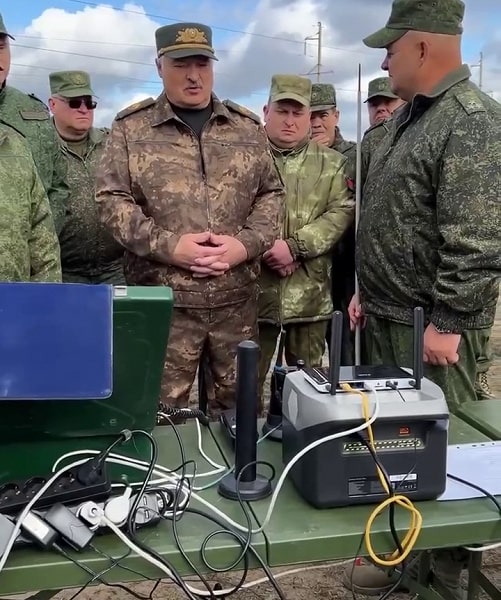  Александру Лукашенко представили передовую разработку системы спутникового интернета / © Ivan Derekleev  