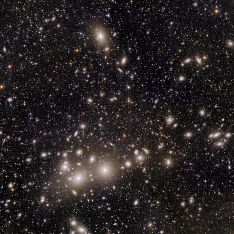 Скопление галактик Персея / © ESA