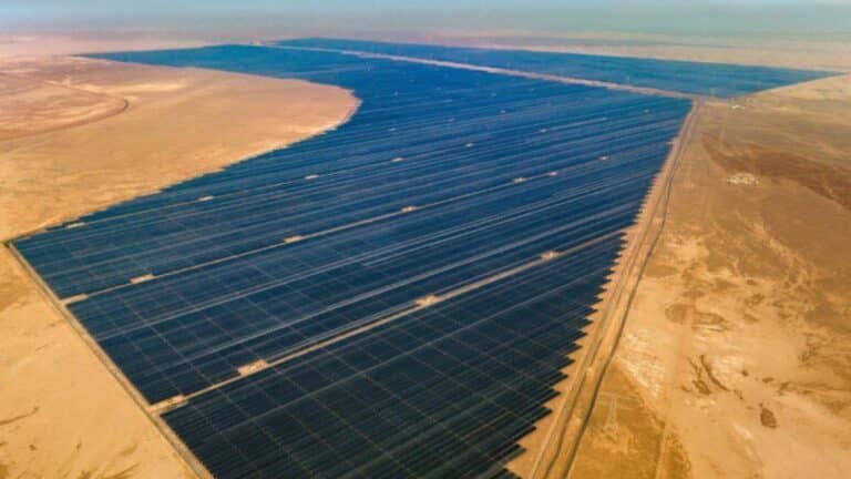 Солнечная электростанция Аль-Дафра / © electrek