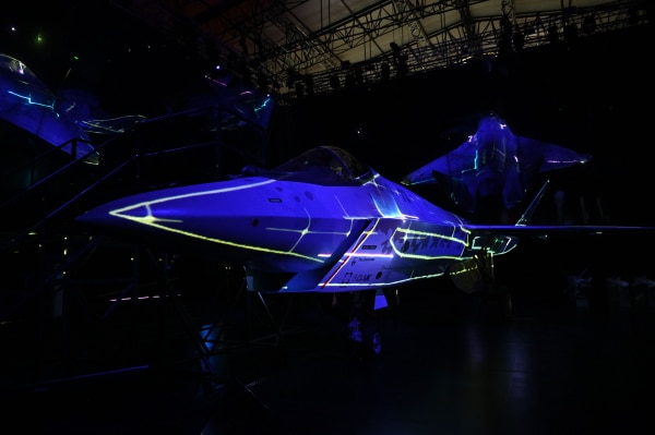 Прототип однодвигательного истребителя пятого поколения Checkmate на выставке МАКС-2021 / © РИА Новости