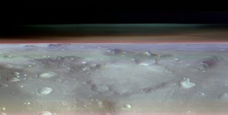 Часть снимка горизонта Красной планеты / © NASA / JPL-Caltech / ASU
