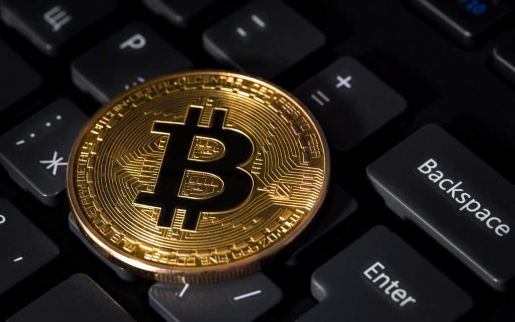 Внимание СМИ к теме биткоина можно использовать для прогнозирования его доходности