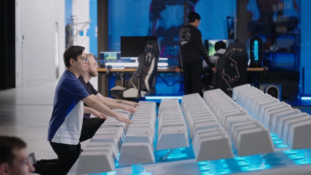 Alienware создала самые большие в мире клавиатуру и мышь