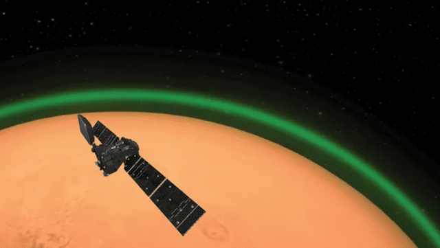 Фантазия художника о работе аппарата TGO, фиксирующего зеленый свет в атмосфере Красной планеты / © ESA
