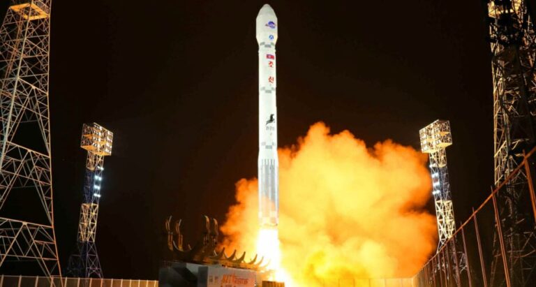 Ракета «Чхоллима-1» стартует с космодрома Сохэ 21 ноября 2023 года / © Rodong Sinmun