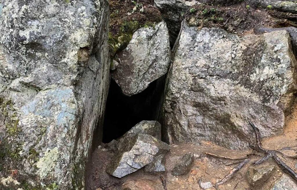вход в пещеру колдунов