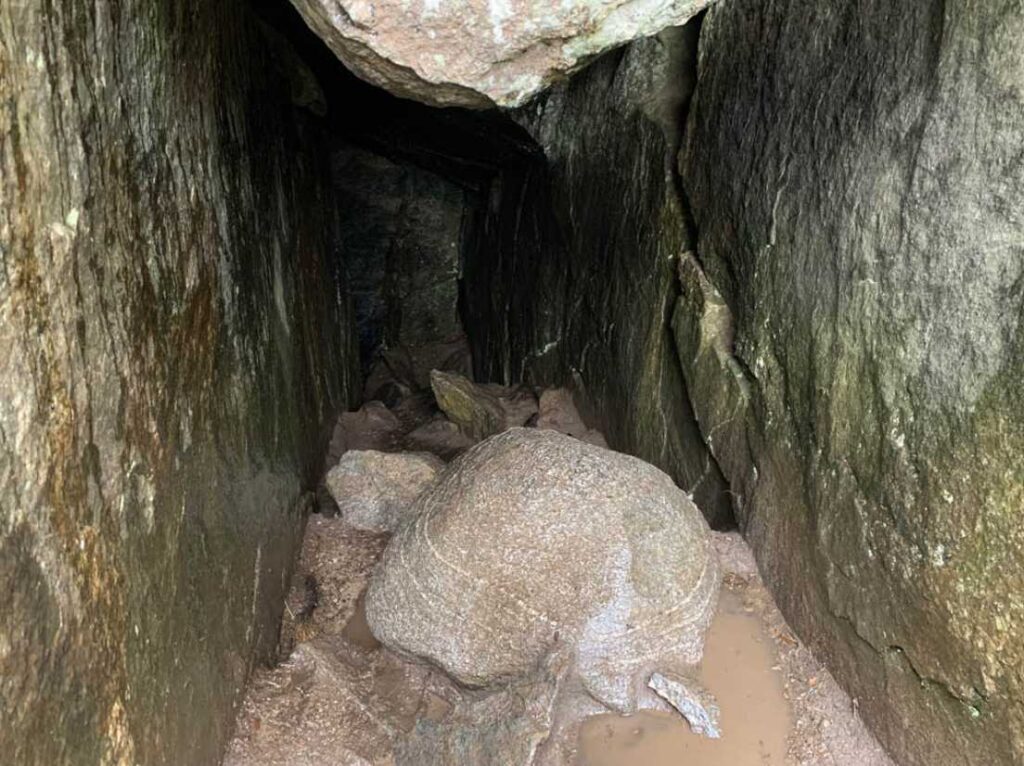 колдовская пещера