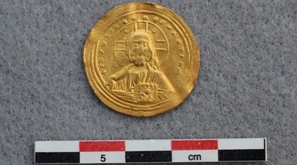 Золотая византийская монета  / © Martine Kaspersen, Innlandet Fylkeskommune