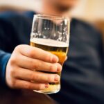 Мужчинам посоветовали резко увеличить срок воздержания от алкоголя перед зачатием
