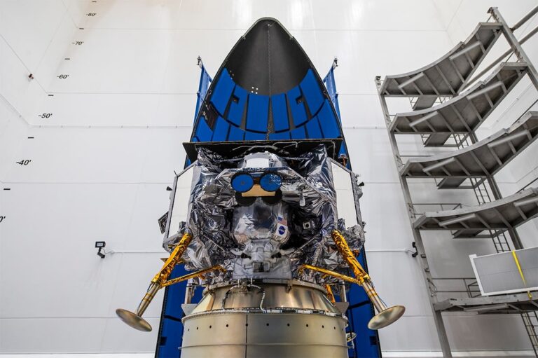 Модуль Peregrine перед установкой на ракету ULA Vulcan / © Astrobotic