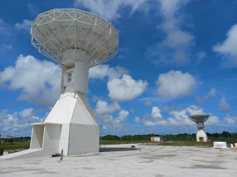 Новая станция проекта Галилео заступает на дежурство. Новейшая антенна также будет играть важную роль в процессе предстоящей модернизации более ранних элементов в сети станций, которые находятся в эксплуатации в течение уже нескольких лет / © ESA