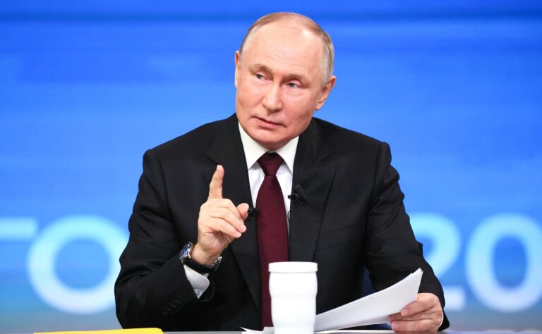 Владимир Путин во время прямой линии / © сайт Кремля