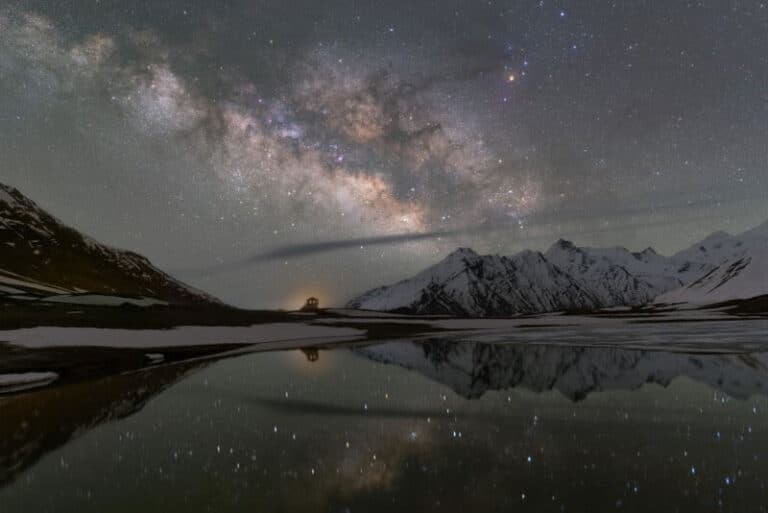 Победитель в категории «Ночной пейзаж». Галактика Млечный Путь над озером Стат-Цо  / © Soumya Banerjee 