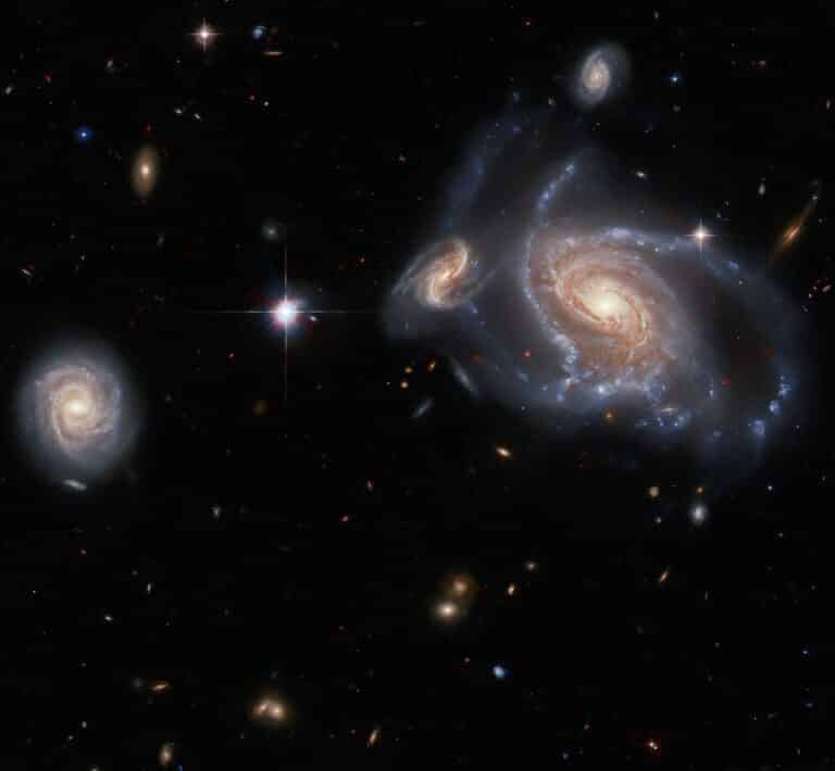Четыре спиральные галактики / © ESA / Hubble & NASA, J. Dalcanton, Dark Energy Survey / DOE / FNAL / NOIRLab / NSF / AURAAcknowledgement: L. Shatz  