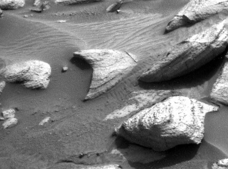 Curiosity запечатлел камень в форме эмблемы Звездного флота из сериала Star Trek / © NASA / JPL-Caltech 