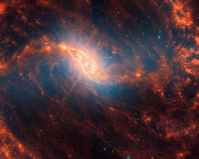 Спиральная галактика NGC 1365 / © NASA, ESA, CSA, STScI, Janice Lee (STScI), Thomas Williams (Oxford), PHANGS Team)